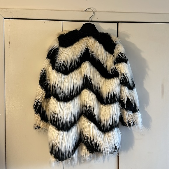 Faux Fur black and white lined coat size small - Picture 2 of 6